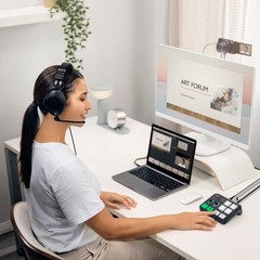 RØDE X Streamer X Professional Integrated Audio Interface and 4K Video Captur…