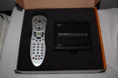 AVerMedia AVerTV Hybrid Ultra USB ATSC/NTSC/PAL HDTV Tuner for Windows